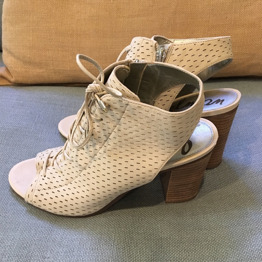 Sam Edelman Size 9 Cream Tie Up Bootie Sandals
